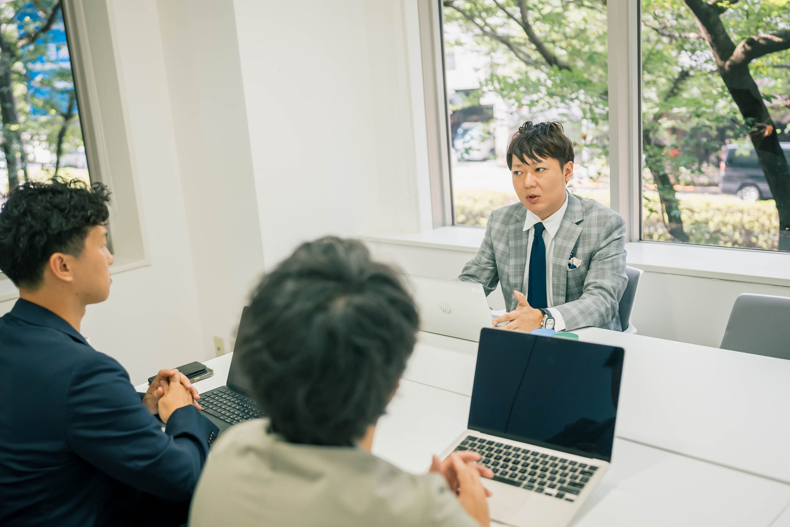 中村様とピュアフラットメンバーが話している写真